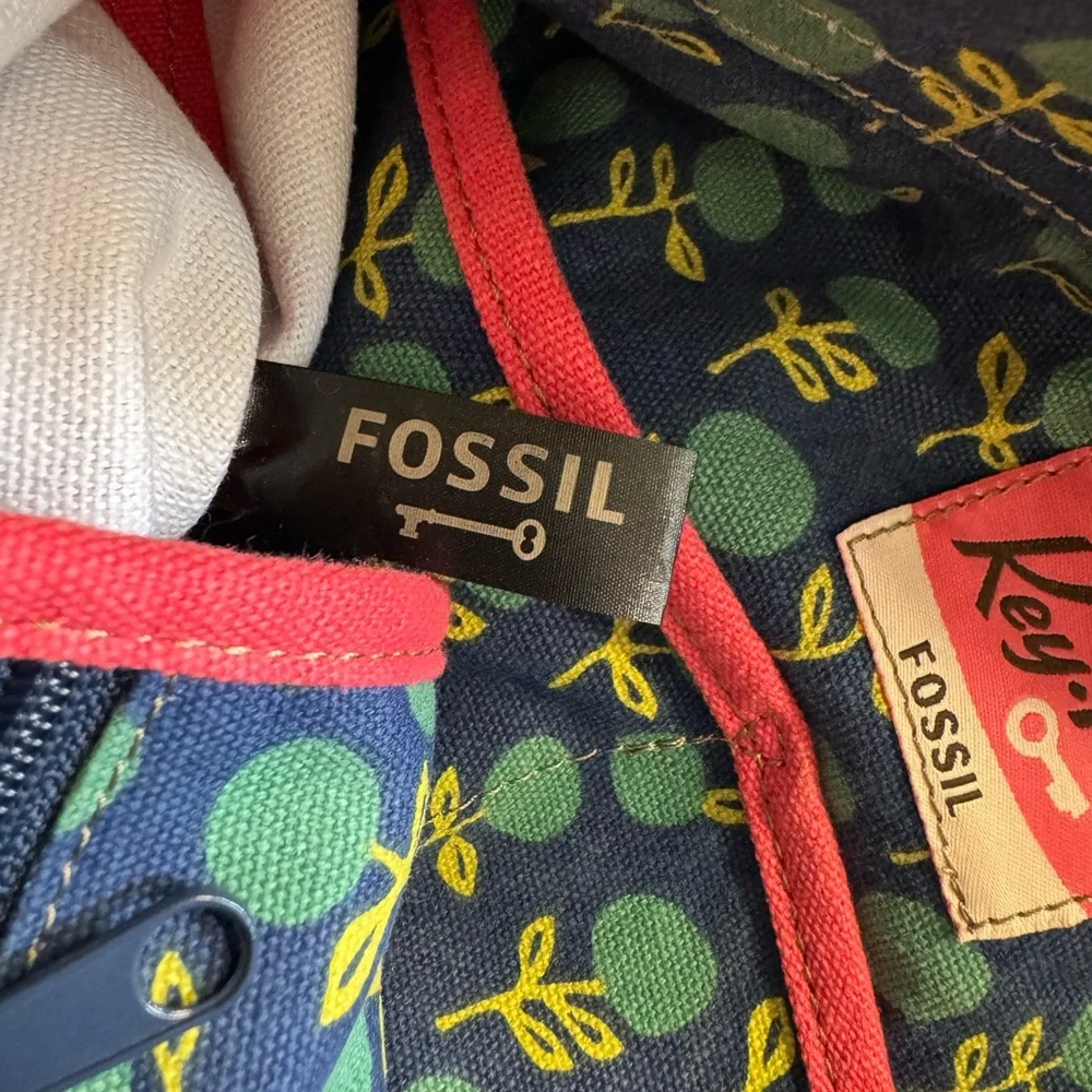 Fossil coated canvas large roomy shoulder bag in cream and blue.